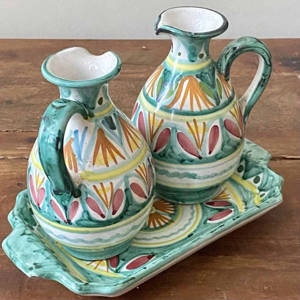 Vintage Italian Ravello Majolica Art Pottery Oil‎ & Vinegar Cruets w/Underplate